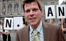 Il voulait diffuser des films porno dans les écoles, le préposé zurichois aux affaires masculines jette l'éponge