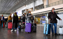 Ni quarantaine, ni traçage: à Roissy, des passagers déconcertés et inquiets