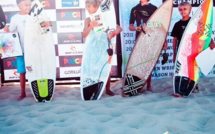 Kauli Vaast dompte les vagues landaises.