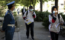 Virus: des collégiens chinois pistés par un bracelet électronique