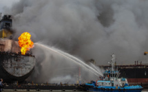 Indonésie: 22 blessés sur un pétrolier en feu, des dizaines de personnes à bord