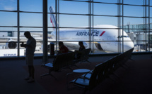 Télé et sport sur le parking: des étudiants ultramarins en confinement près de Roissy