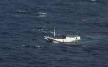 Bateau en perdition en Indonésie avec 150 migrants: six rescapés repêchés