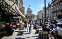 Coronavirus en France: les Français redécouvrent leurs terrasses