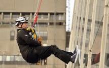 GB: le prince Andrew descend en rappel le plus haut gratte-ciel de l'UE