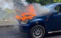 Une voiture prend feu à Punaauia
