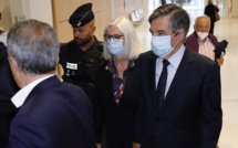 Emplois fictifs: l'ex-Premier ministre François Fillon condamné à deux ans de prison ferme