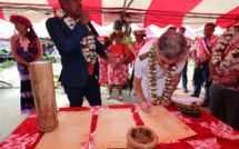 Pose de la première pierre de l'école Matairea