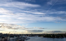 En Suède, le ciel se remplit de coeurs en hommage aux victimes du Covid-19