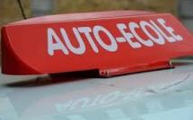 Dordogne: le moniteur d'auto-école en sens interdit et sans permis pendant le cours