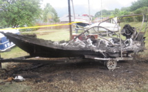 ​Un bateau incendié à Moorea