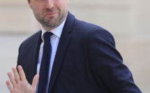 Le ministre des Outre-mer Sébastien Lecornu en déplacement à Maurice avant La Réunion