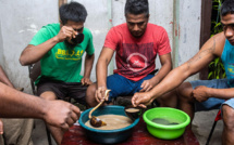 Aux Fidji, la consommation du kava s'adapte au coronavirus