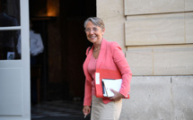 Port du masque obligatoire y compris dans les open spaces, indique Borne à l'AFP