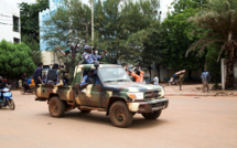 Mali: des militaires renversent le président et promettent des élections