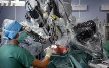Quatre premières de cyberchirurgie, une technique d'avenir