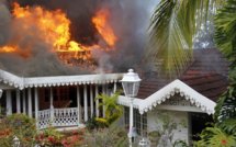 Vetea : les photos de la villa de Gaston Flosse ravagée par un incendie