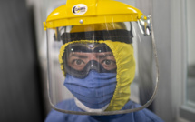 Comment visières et masques à valve laissent passer des gouttelettes invisibles