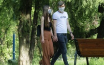 Sexe et pandémie: au Canada, le port du masque suggéré pour certains couples