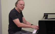 Erik Berchot, au piano, veut "faire plaisir" à son public