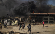 Grèce: des milliers de migrants sans abri après un énorme incendie dans le camp de Lesbos