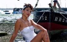 Des mamans se mettent (presque) à nu pour les écoles dans un calendrier