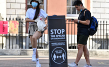 Virus: record hebdomadaire de contaminations dans le monde, l'Angleterre serre la vis