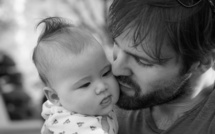 Doublement en 2021 du congé paternité en France, mesure largement saluée