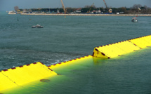 "Jour historique" à Venise, protégée de la crue par ses digues artificielles