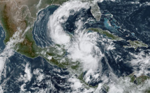 Le Mexique se prépare au choc de l'ouragan Delta, désormais de force 4