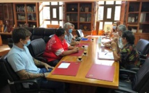 ​L'entraîneur de handball Claude Onesta en séminaire à Tahiti