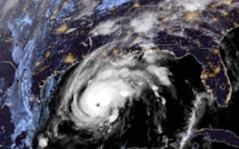 Zeta se renforce en ouragan, atteindra les côtes américaines de Louisiane ce mercredi