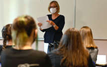 Les écoles restent ouvertes, les universités basculent en ligne