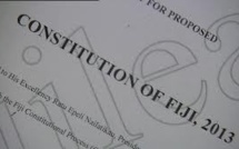 Reprise en main du processus constitutionnel à Fidji: les réactions fusent