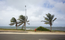 Des intempéries créent de fortes inondations en Guadeloupe, des écoles fermées