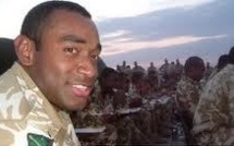 Un Fidjien ex-soldat britannique rend ses médaille à Sa Majesté