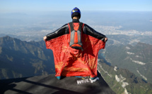 Sport extrême: le grand bond dans le vide du "Batman chinois"