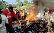 Papouasie-Nouvelle Guinée: Brûlée vive en public pour sorcellerie