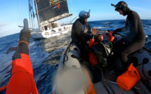 Vendée Globe: Le Cam reprend son cap seul après avoir confié Escoffier à la Marine nationale
