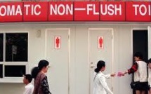 La Chine limite le nombre de mouches dans ses toilettes publiques