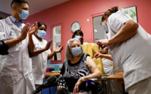 Covid-19: la campagne de vaccination française est lancée