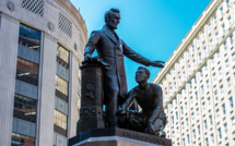 Une statue de Lincoln et d'un esclave à genoux retirée à Boston