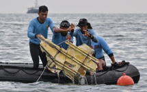 Boeing disparu en Indonésie: des débris et des morceaux de corps retrouvés