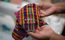 Face au variant britannique, le port de certains masques en tissu déconseillé