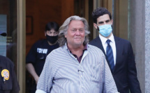 Donald Trump gracie 73 personnes, dont Steve Bannon