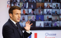 Macron promet aux patrons étrangers de continuer à réformer
