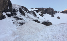 Miracle dans les Alpes: enseveli 2H40 sous la neige, un randonneur sauvé