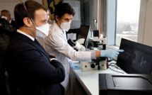 Plan cancer: Macron veut améliorer la prévention du tabac et de l'excès d'alcool