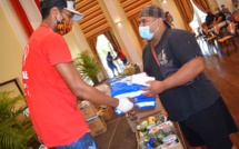 50 paniers garnis distribués à 34 familles de Pirae