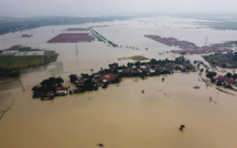 Des inondations dans la capitale indonésienne Jakarta font cinq morts